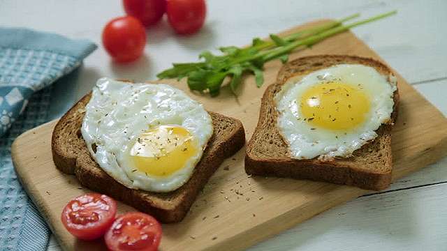 roti gandum, telur, sarapan sehat, menu sarapan