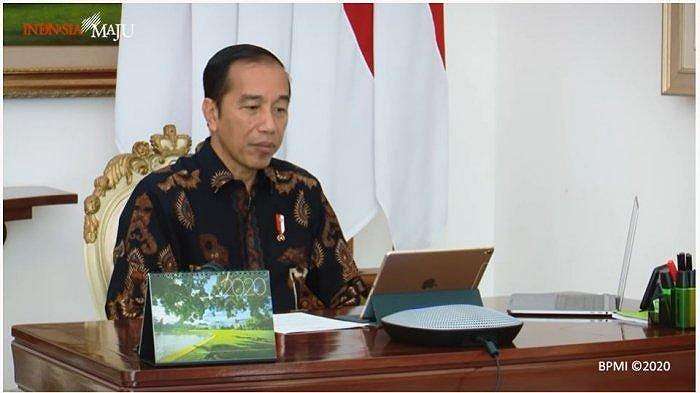 Presiden Indonesia, Joko Widodo (Jokowi), menyatakan warga negara Indonesia (WNI) yang baru datang dari luar negeri dan bergejala harus di isolasi di rumah sakit yang telah disiapkan, Selasa (31/3/2020).