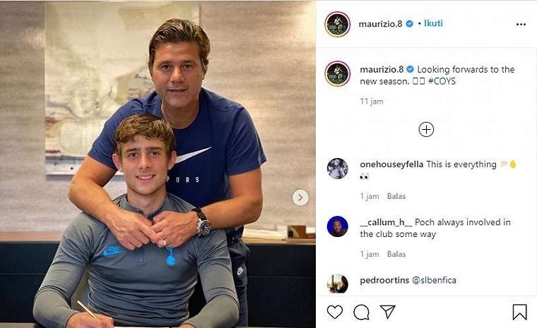 Maurizio mengunggah gambar menandatangani kontrak barunya dengan ditemani sang ayah, Mauricio Pochettino. (Screenshot Instagram maurizio.8) 