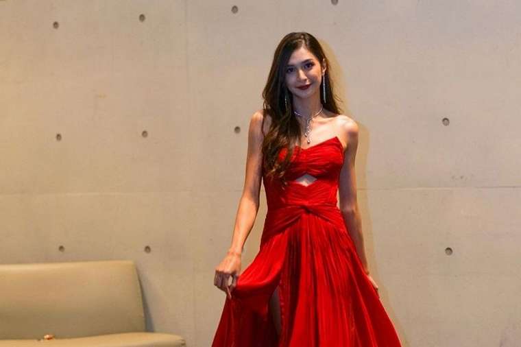 Mikha Tambayong Kenakan Dress Merah di Red Carpet Busan International Film Festival 2022. (Dok. Instagram)