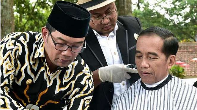 Presiden Jokowi ikut cukur massal di Garut