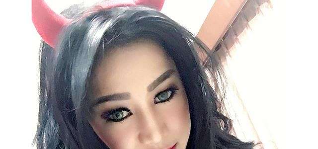 Dewi Purnama Sari Seksi Hot Selfie Model Koleksi